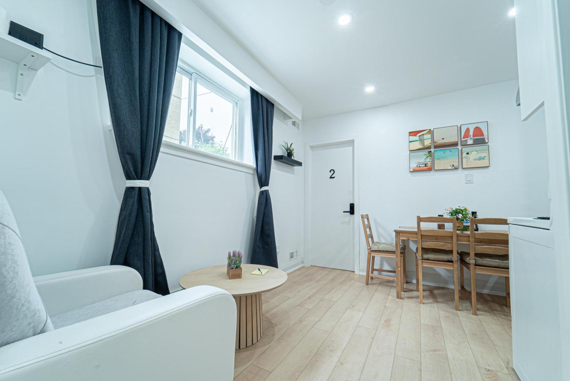 Quiet & Comfortable Double Private Room, Free Parking トロント エクステリア 写真