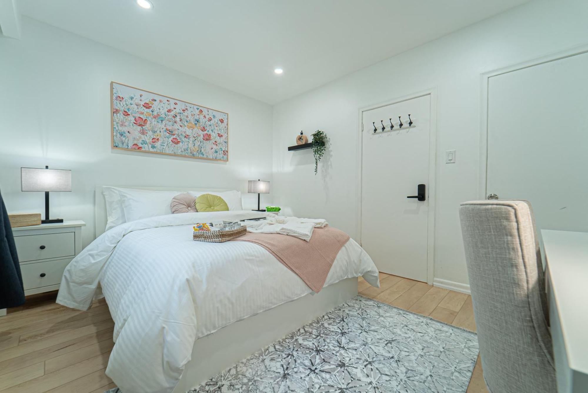 Quiet & Comfortable Double Private Room, Free Parking トロント エクステリア 写真