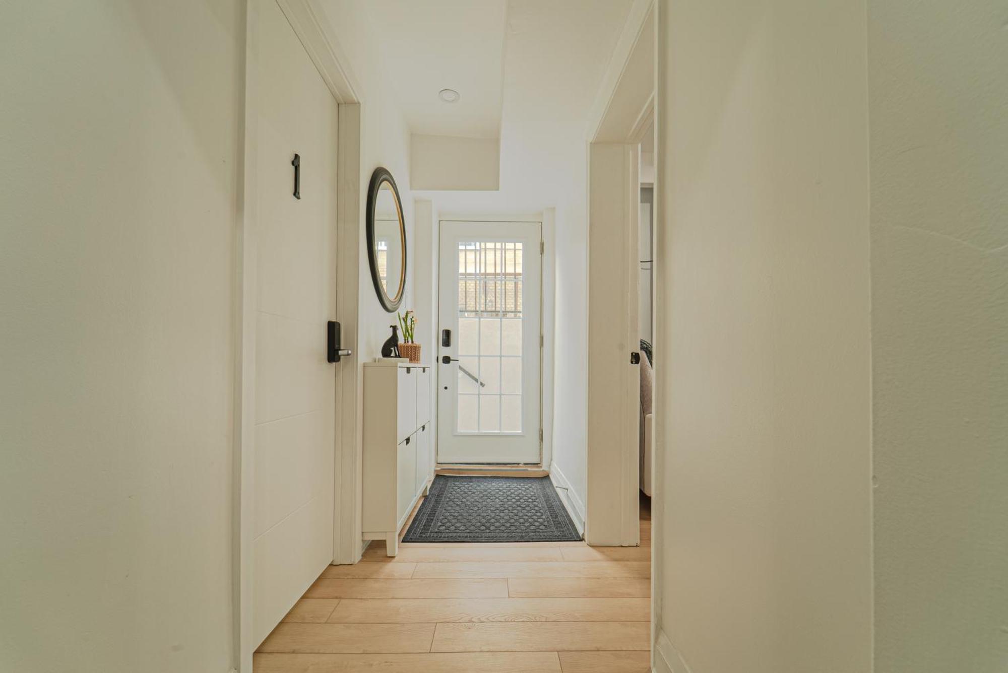 Quiet & Comfortable Double Private Room, Free Parking トロント エクステリア 写真