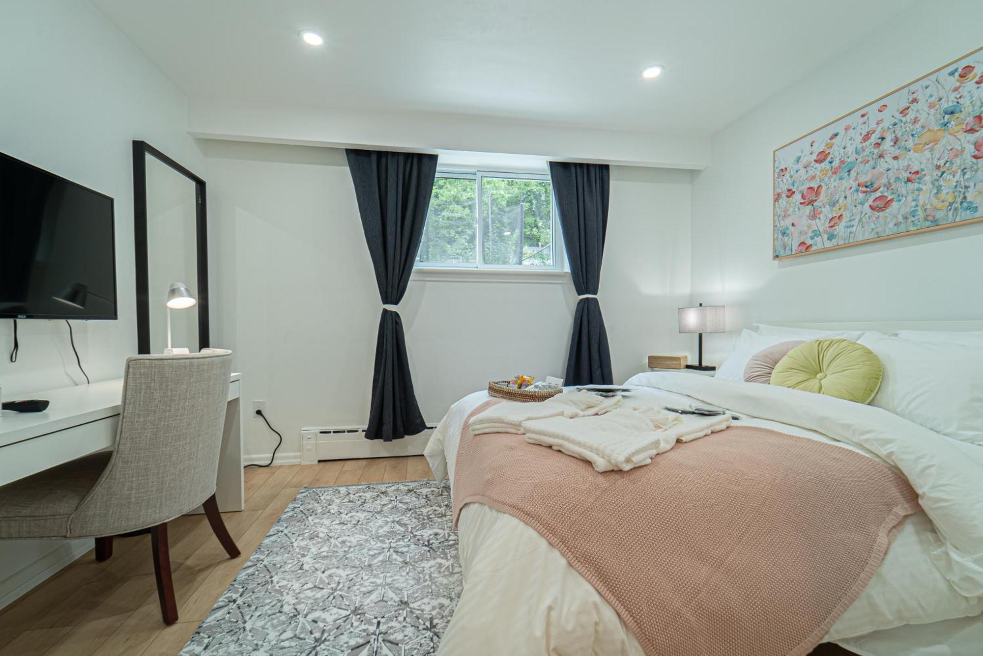 Quiet & Comfortable Double Private Room, Free Parking トロント エクステリア 写真